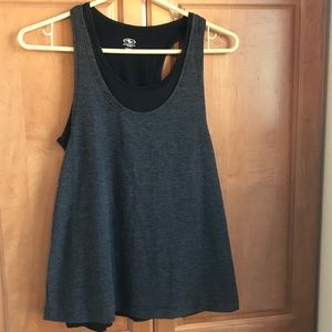 Workout 🏋🏻‍♀️  layered tank!!